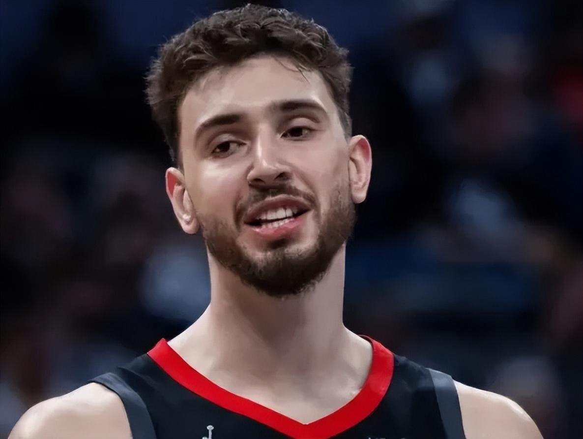 足球直播-火箭3小将让人绝望！申京谢泼德狂铁还防不住，阿门莽夫无脑冲！